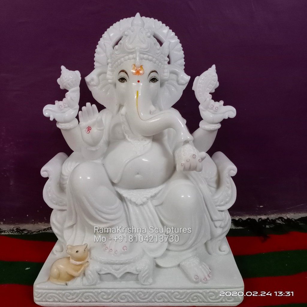 fake-ibis945: baby ganesh very adorable and cute pic with good looking  trunk and teeth and with jewells standing pose with lord shiva